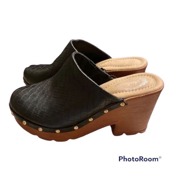 ✨ NWOT✨ATALINA FAUX LEATHER WOVEN PATTERN STUDDED HEELED CLOGS✨ - Picture 3 of 9